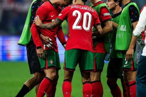 满冠体育手机版-包含欧洲强队对战角逐连连，胜负难分的词条