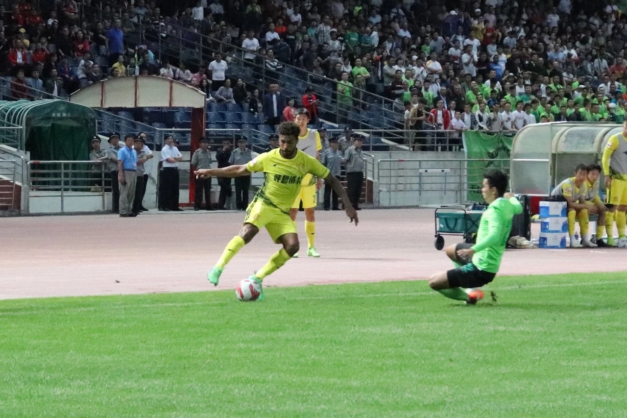 绿城与新疆雪豹交锋:要争胜不惧敌 绿城与新疆雪豹交锋:要争胜不惧敌