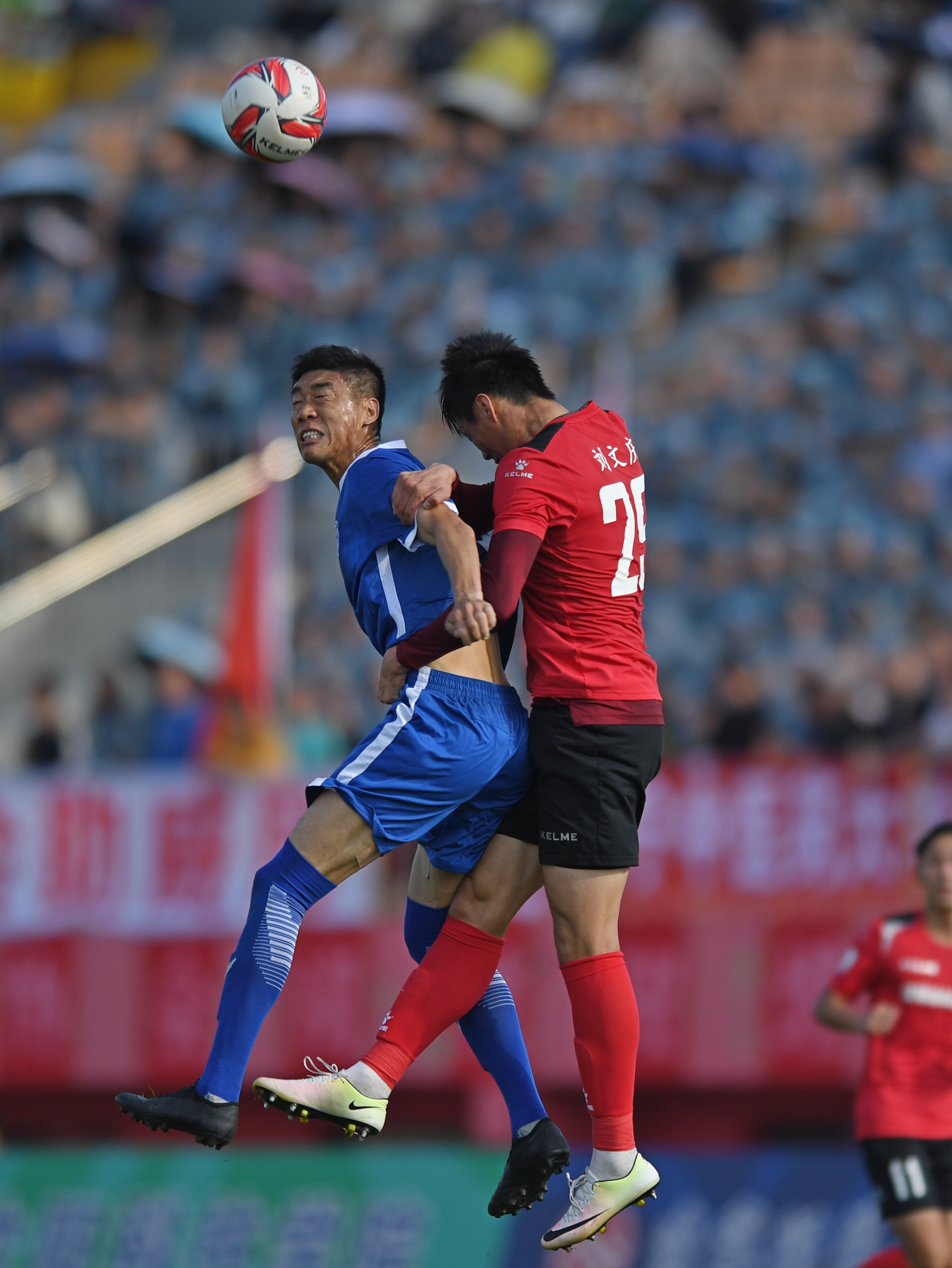 在比赛中队员无论是侵人犯规还是技术犯规已达