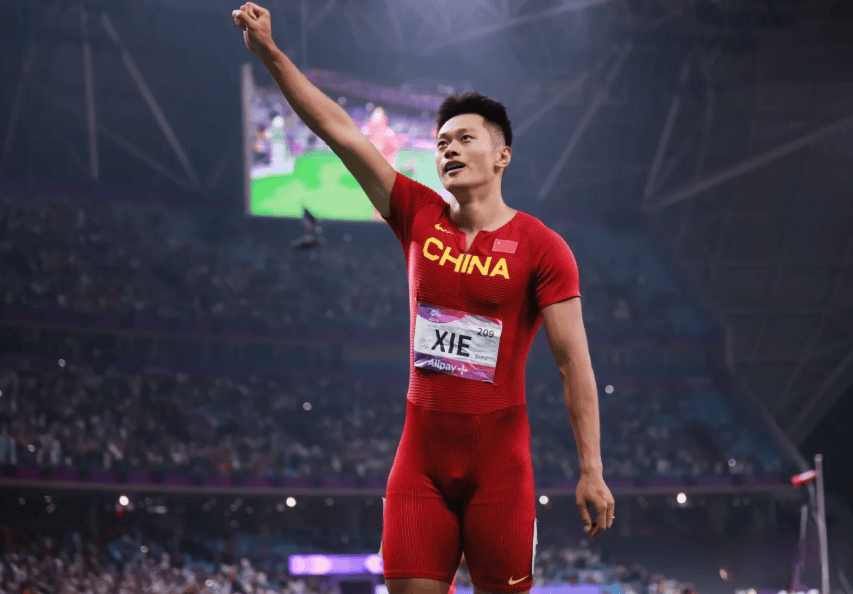 在比赛中队员无论是侵人犯规还是技术犯规已达