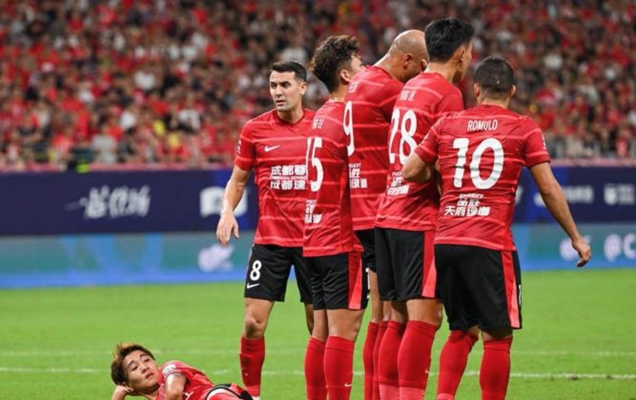 包含激烈角逐：亚洲精英球队争夺最终胜利的词条